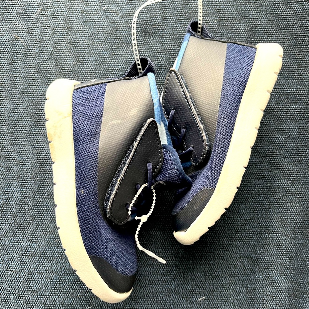 Nwt boys uggs